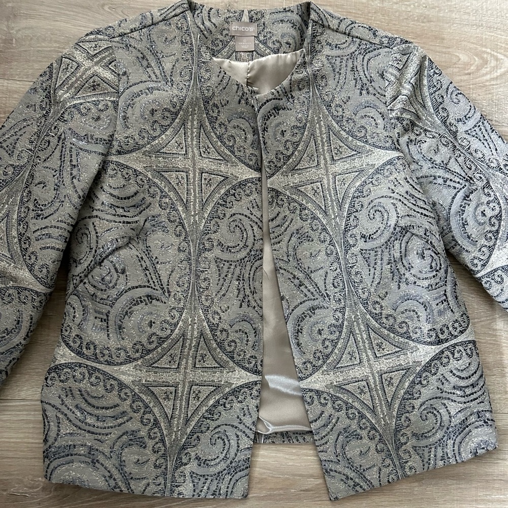 Chico’s coat size 0 (small/medium)